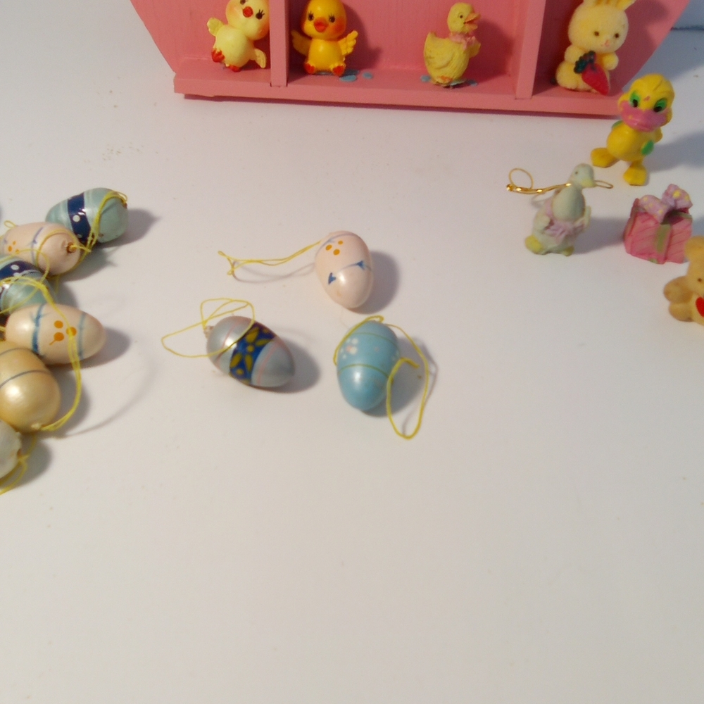 Vintage Pink Egg-Shaped Shelf with Easter Decorations - Picture 4 of 14